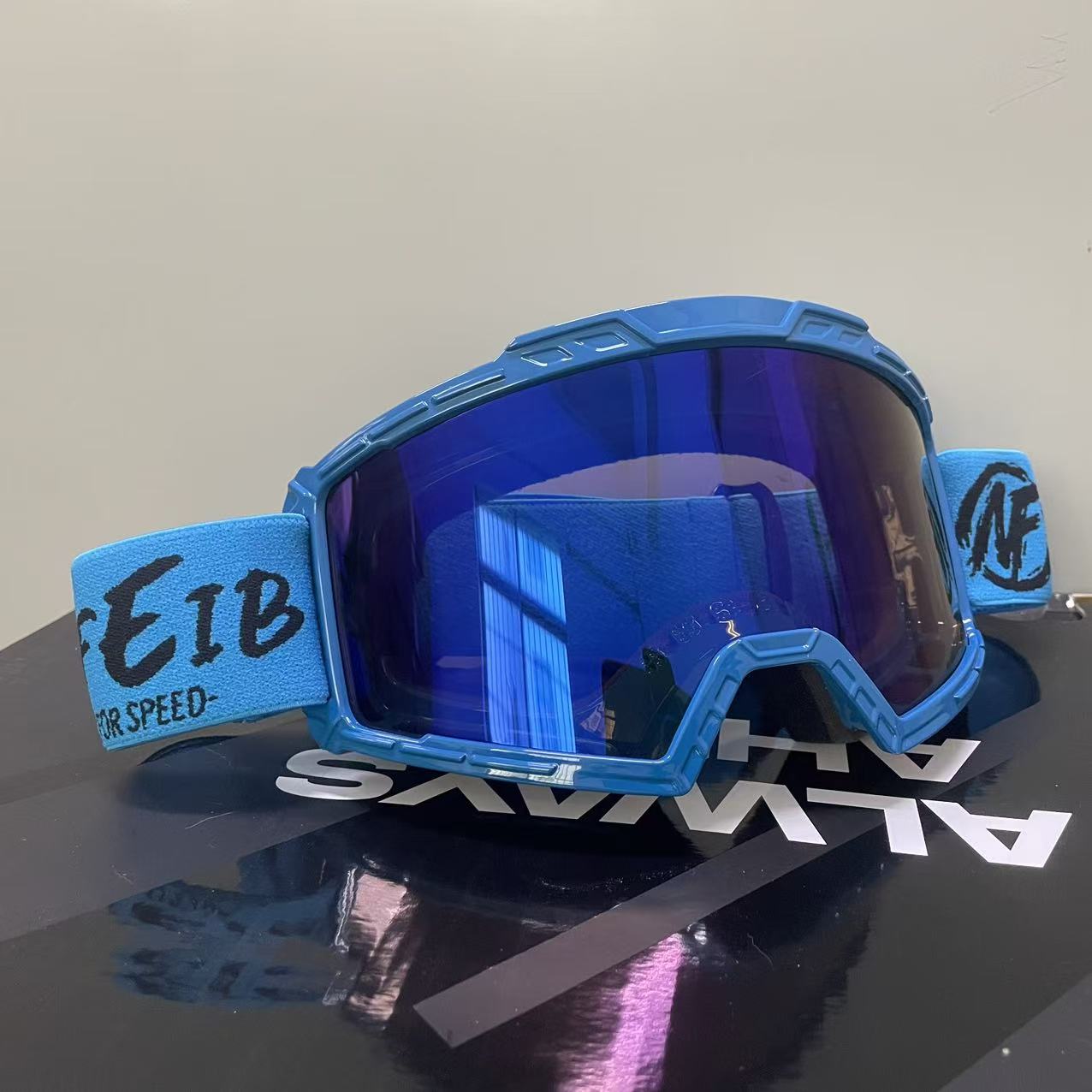 Nuovi occhiali da moto da uomo - Equestrian Helmet recensione e prezzo