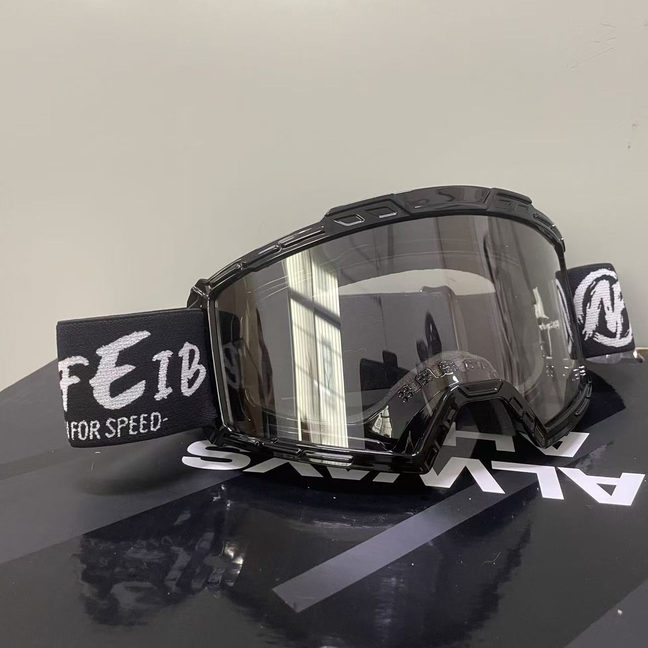 Nuovi occhiali da moto da uomo - Equestrian Helmet recensione e prezzo
